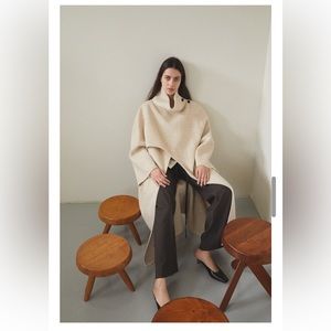 MAISONMARAIS
Oversize Maxi Cape Coat